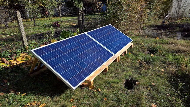Solaranlage - Solarzellen - Einfache Aufständerung im Garten